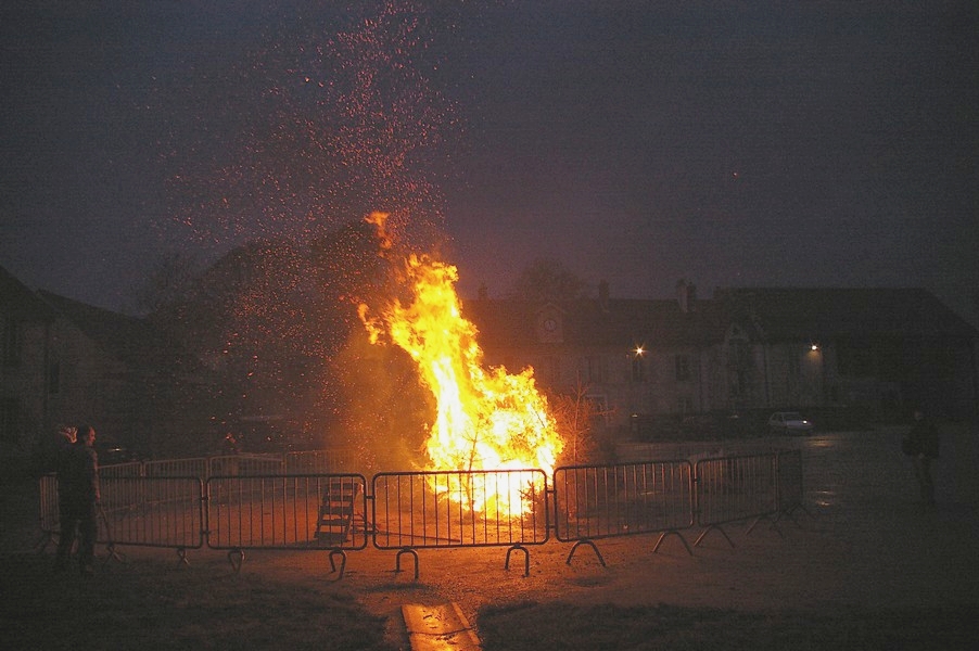 Sapins Galette et cidre: feu de joie sapins 046